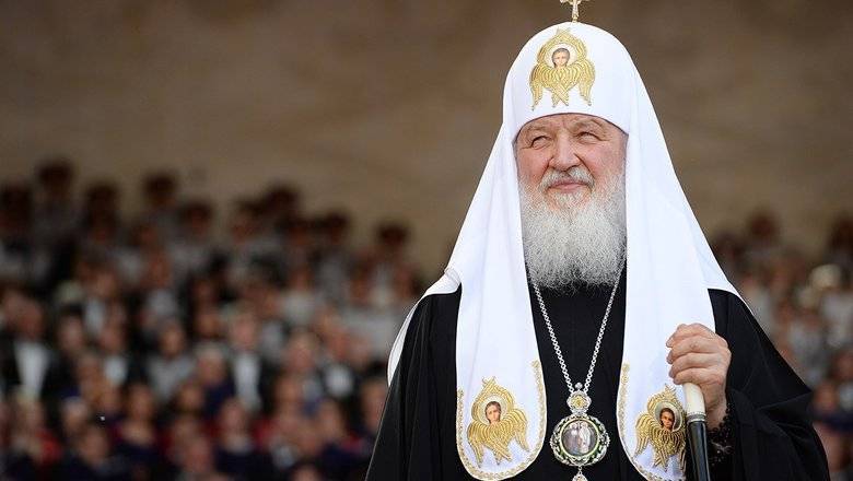 Патриарх Кирилл попросил прихожан поддержать священников материально