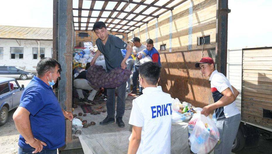 Первый гуманитарный груз для жителей затопленных сёл прибыл в Туркестанскую область