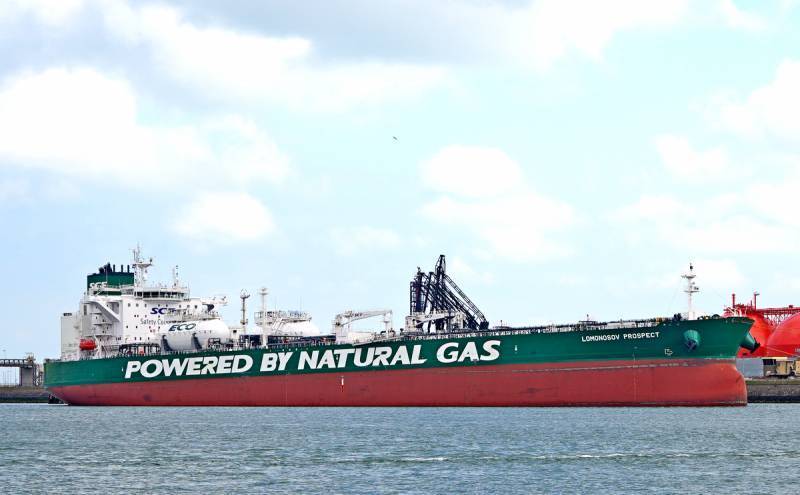 Поляки не смогли отказаться от российской нефти: танкер с почти 1 млн баррелей идет в Гданьск
