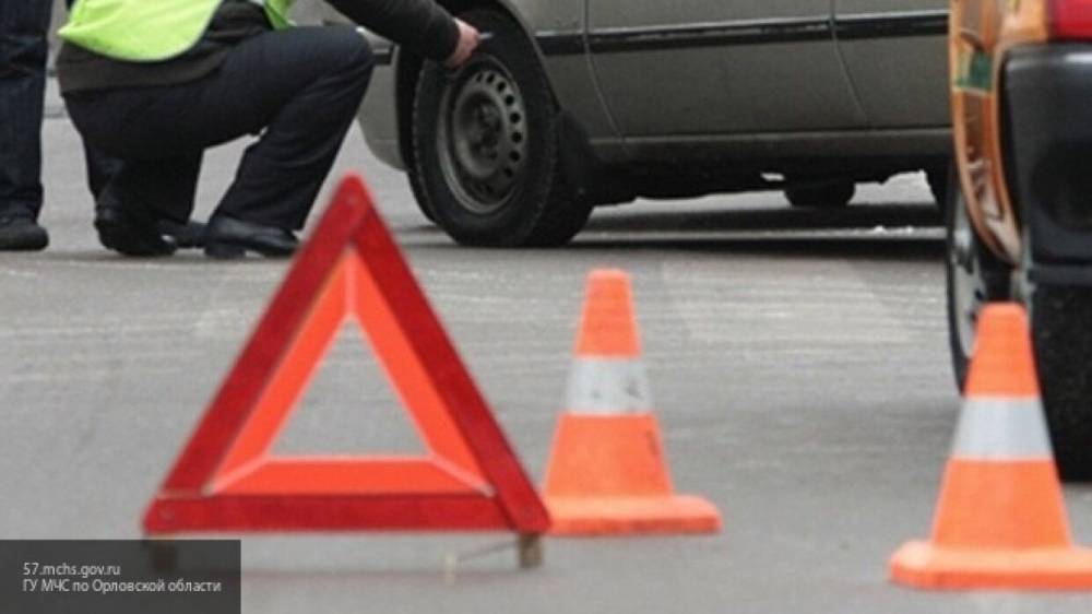 Водитель Mercedes снес дорожный знак при ДТП в центре Волгограда