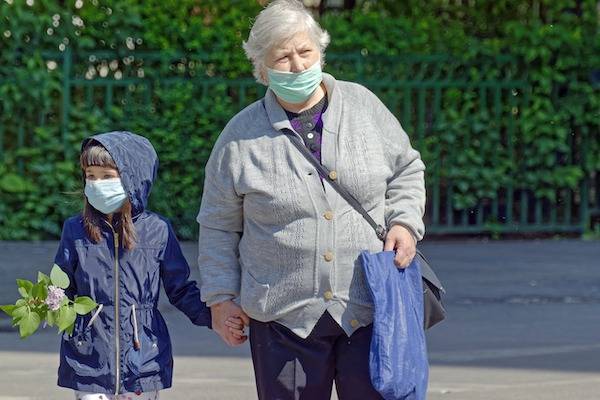 Эпидемиолог Минздрава назвал основные пути распространения коронавируса в России
