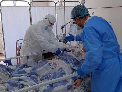 Глава Минздрава Армении: 320 медиков заразились коронавирусом, случаев смерти нет