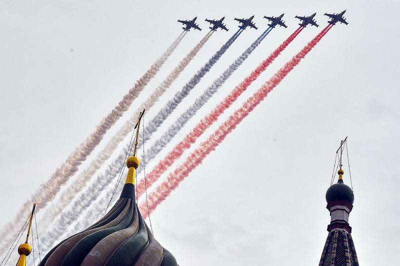 Самолеты над Москвой: Самые яркие фото репетиции воздушного Парада Победы