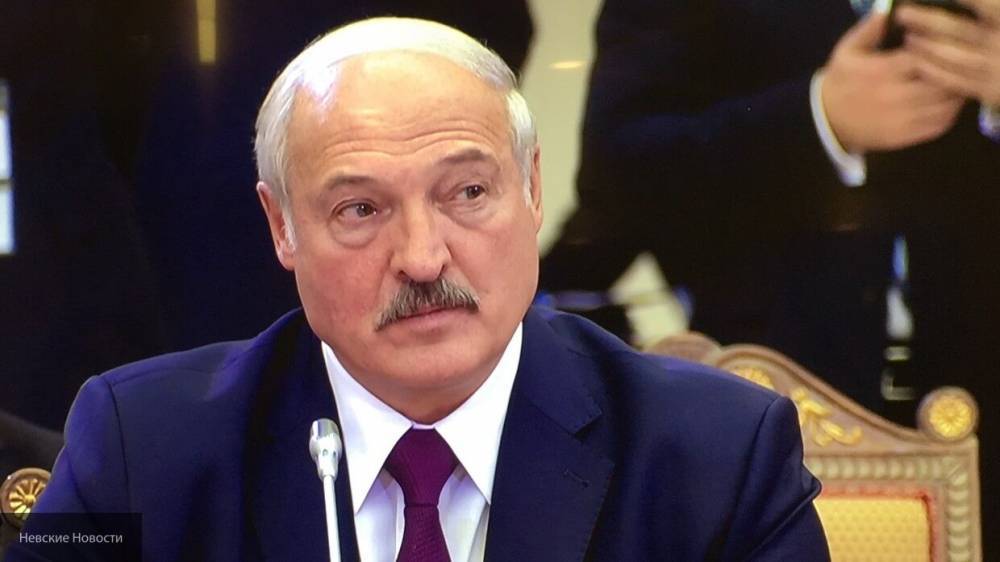 Лукашенко заявил, что белорусов не будут насильно "загонять" на парад Победы в Минске