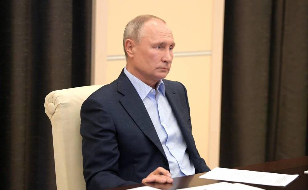 Путин проведет совещание по реализации принятых решений по борьбе с COVID-19