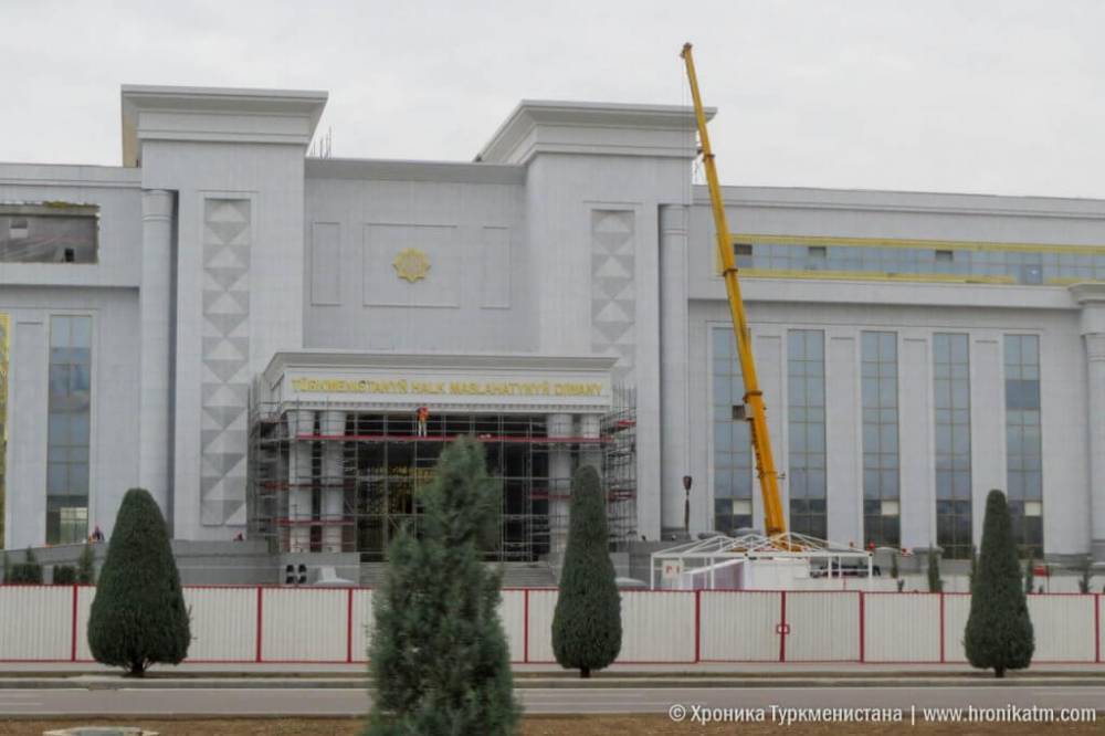 В Ашхабаде приостановлены строительные работы на объектах Bouygues