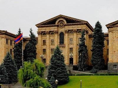 Минздрав: Сотрудник парламента Армении контактировал с инфицированным COVID-19 гражданином