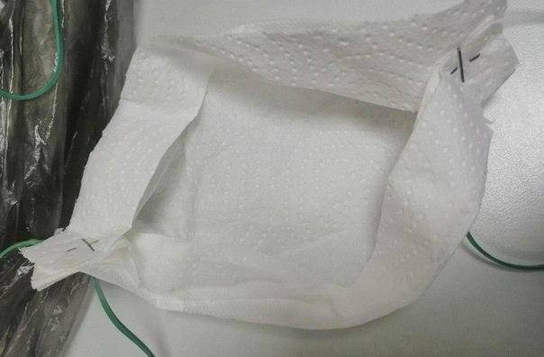 Новый уровень защиты: в российской больнице выдают маски из бумажных салфеток