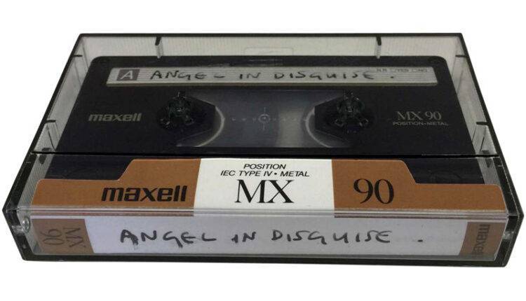 На аукцион в Великобритании выставили кассету с демозаписью Пола Маккартни и Ринго Старра