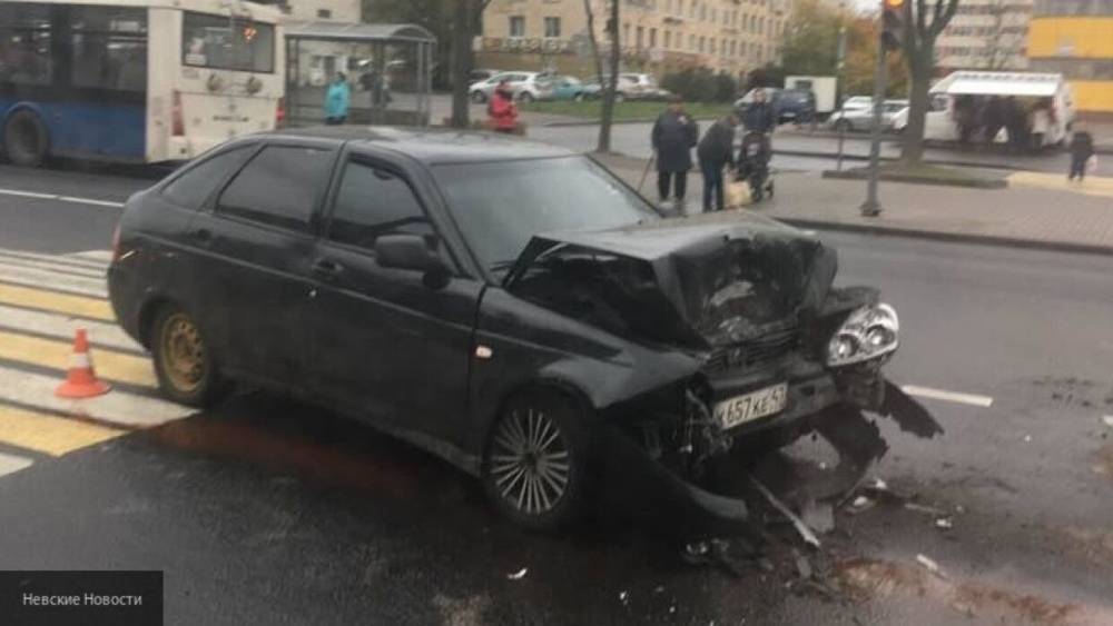 Водитель легковушки погиб на месте ДТП с бензовозом в Саратовской области