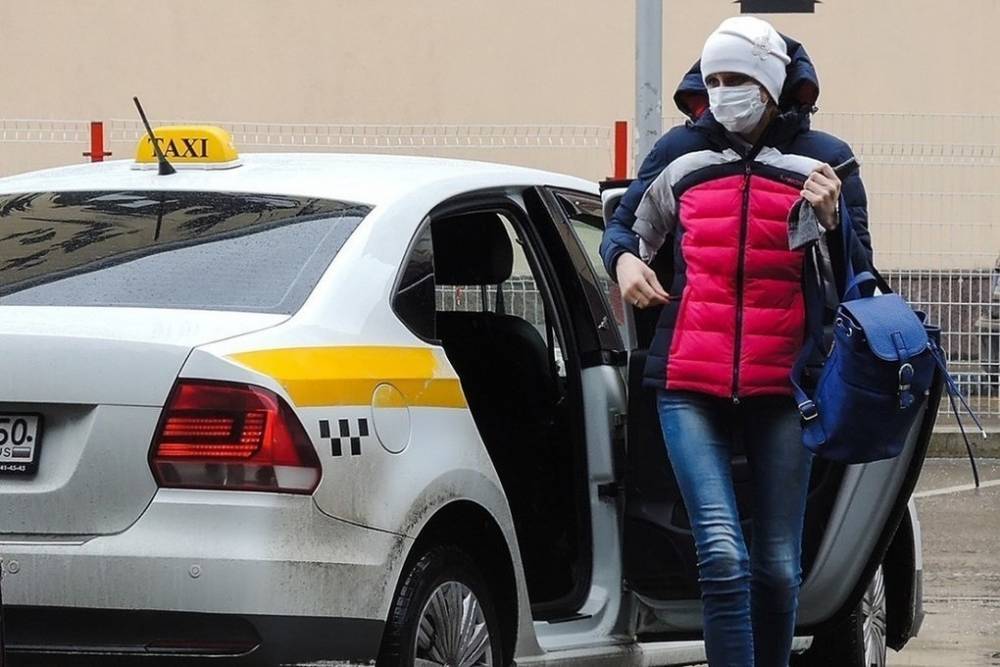 В Москве выявили 731 таксиста, перевозившего пассажиров без пропусков