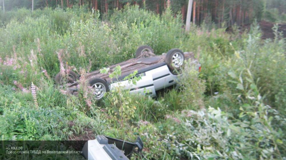 Один человек погиб при съезде автомобиля в кювет на трассе в Казани