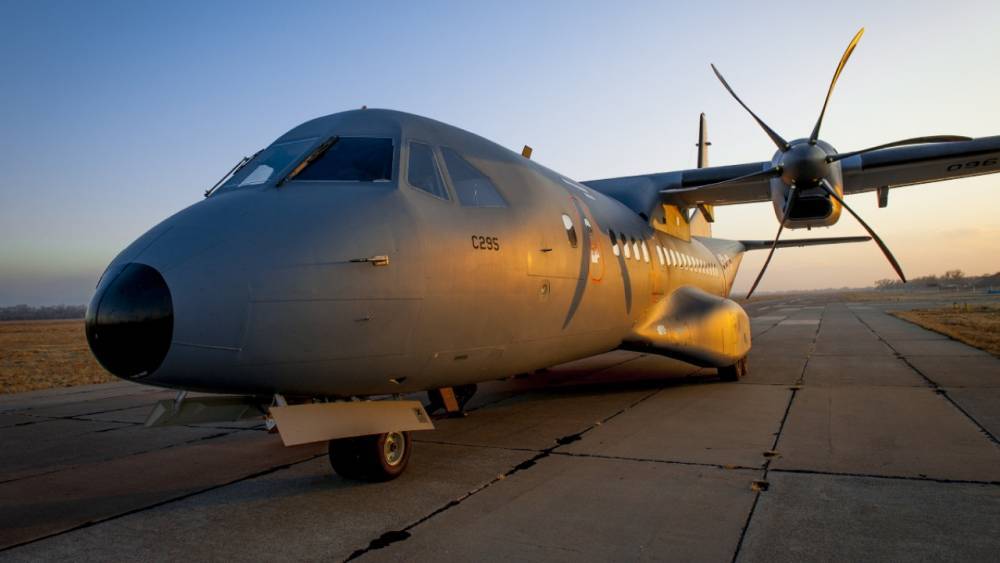 Сел на брюхо – военный самолет РК благополучно приземлился на аэродроме Жетыген
