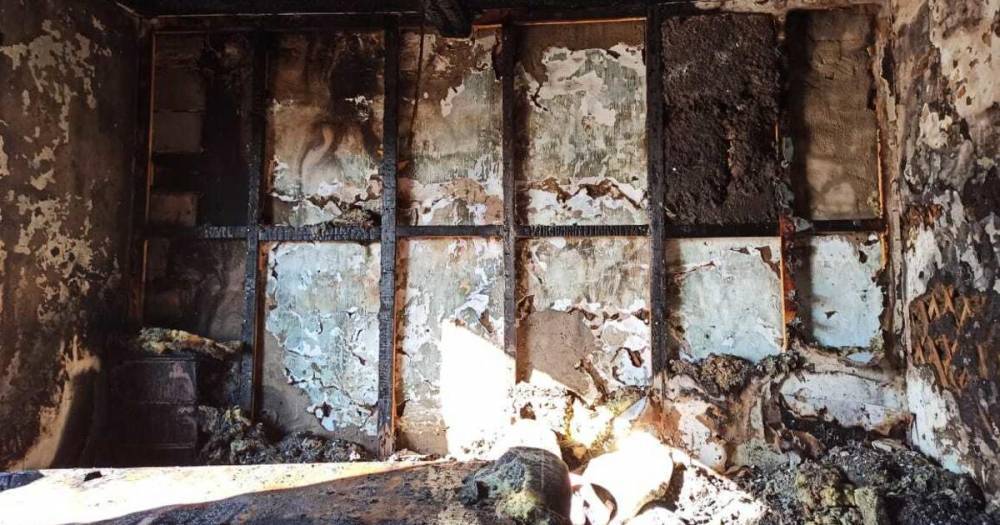 Кадры с места пожара под Екатеринбургом, где погиб 3-летний ребенок