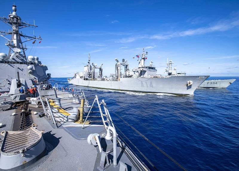 Ударная группа кораблей НАТО замечена у российской границы