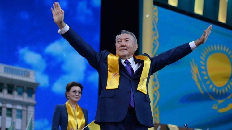 Что стоит за рокировками во власти Казахстана: мнения политологов