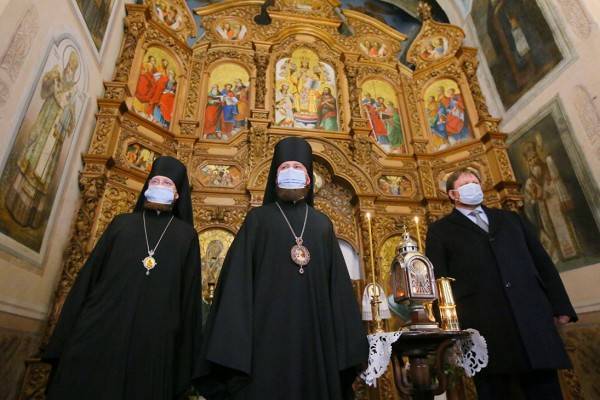 Епископ: священники РПЦ готовы ехать к больным COVID-19 в Москве