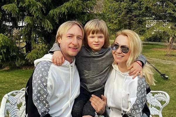 Плющенко пригрозил судом СМИ за статью о сыне