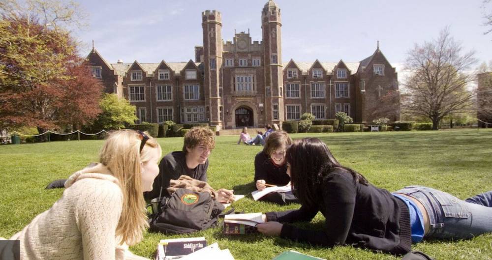 Правительство Британии раскритиковали за отказ в финансовой поддержке студентов