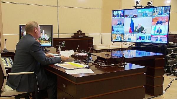 Поэтапный выход из режима ограничений обсудят на совещании у Путина 6 мая