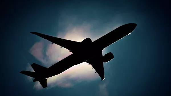 Летящий из Москвы в Екатеринбург самолет подал сигнал тревоги из-за угрозы взрыва