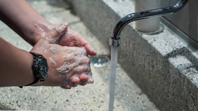 Глава ВОЗ назвал мытье рук лучшим средством защиты от коронавируса