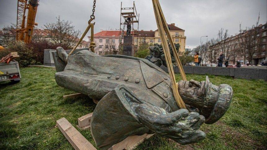 Инициатор демонтажа памятника Коневу в Праге пожаловался на Россию