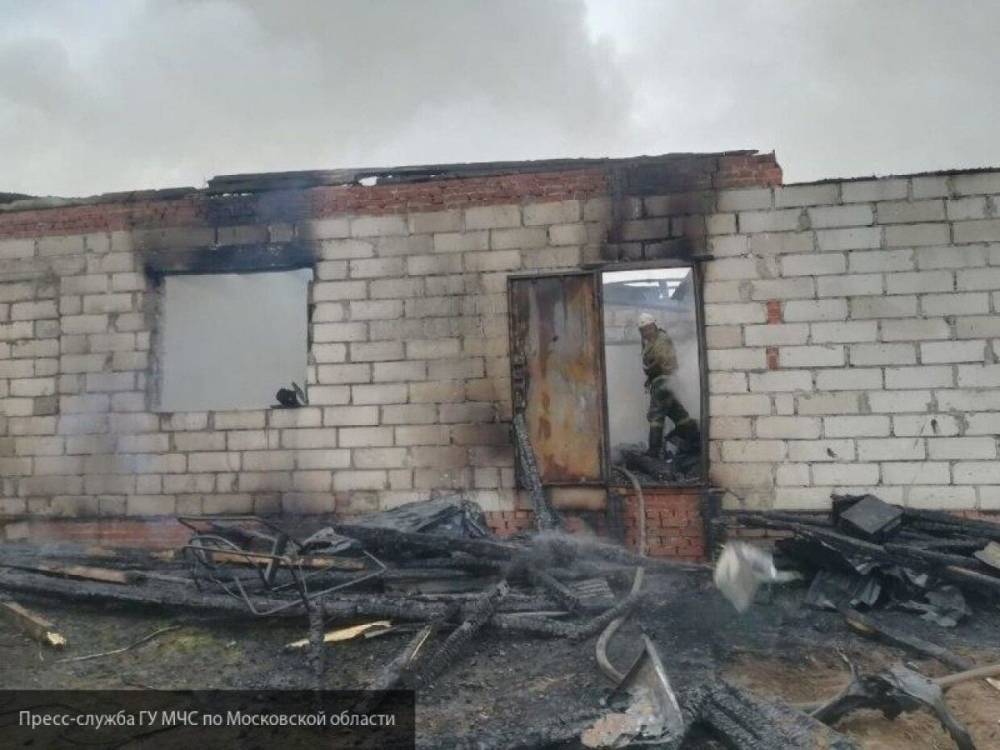 Спасатели обнаружили шесть тел под завалами сгоревшего дома в Подмосковье