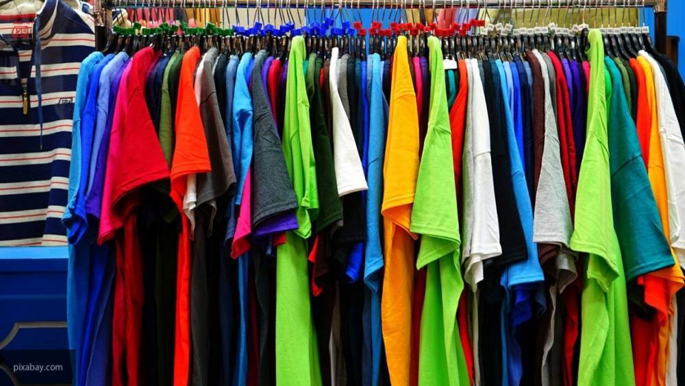 Продажи одежды в магазинах России за апрель упали на 90%