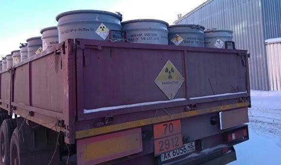 В Европе активисты пытались блокировать отправку на Урал 13 вагонов с «урановыми хвостами»