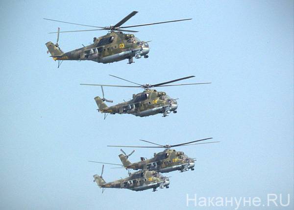 Над Екатеринбургом пролетели военные самолеты и вертолеты