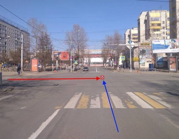 Сыктывкарский велосипедист не успел проскочить перекресток на красный сигнал светофора