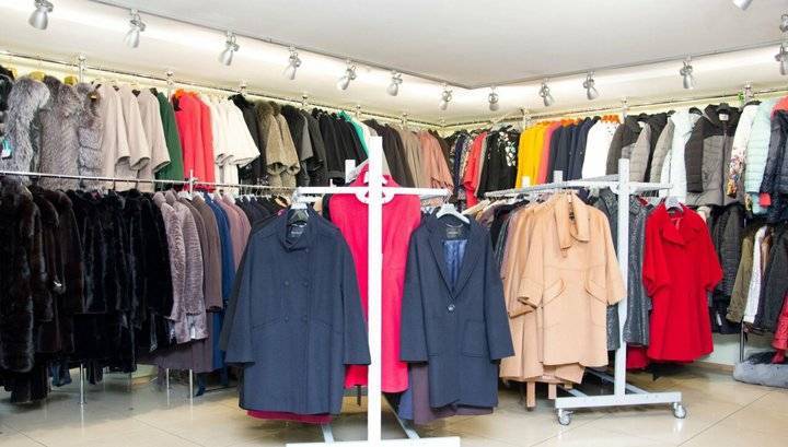 Продажи одежды в России сократились в апреле на 90%