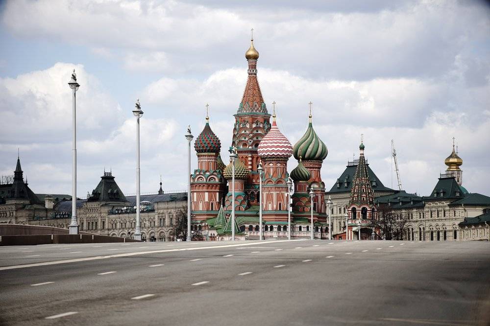 «У нас широкая душа»: В Кремле рассказали, чем кормят гостей на приемах 9 мая