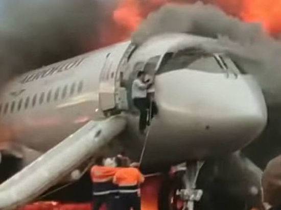 Пилот сгоревшего в Шереметьево SSJ100 назвал причину крушения самолета