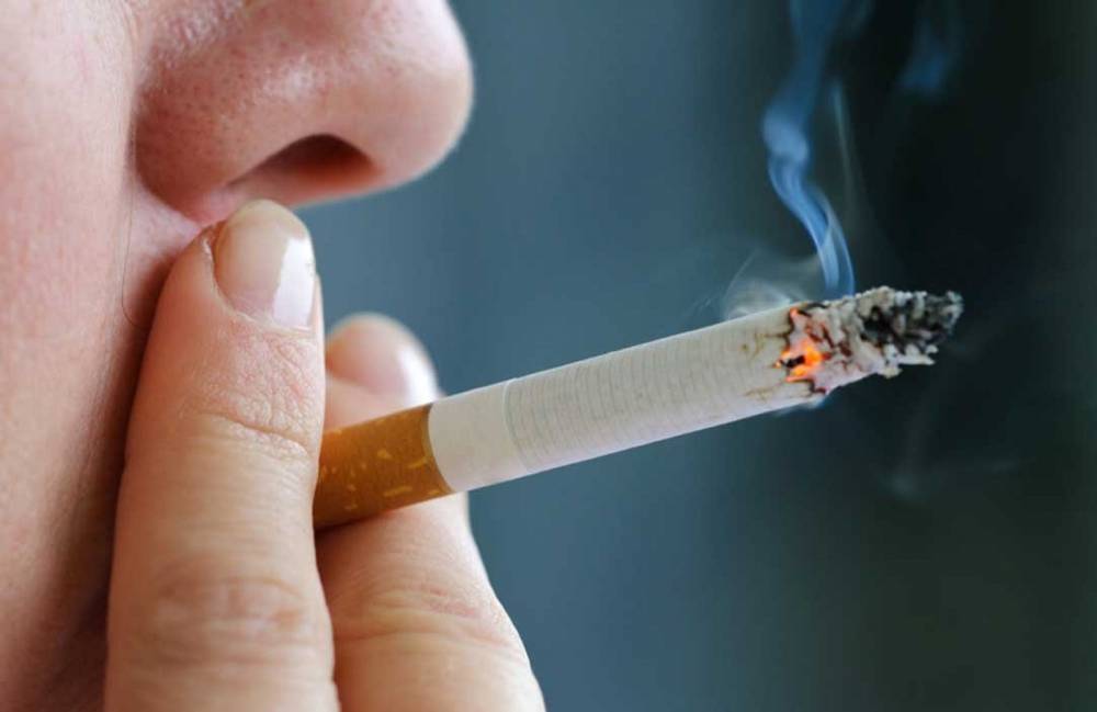 В Минздраве оценили разговоры о "пользе курения" во время коронавируса
