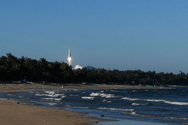 Новейшая китайская ракета-«супертяж» совершила первый полет