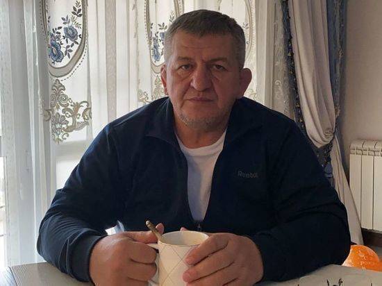 Отца Нурмагомедова перевезли в московскую больницу: ему стало хуже