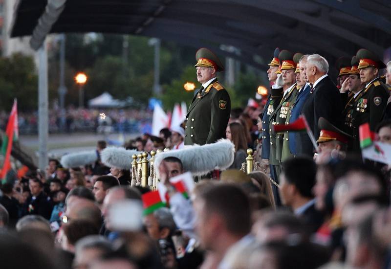 Лукашенко пригласил глав соседних государств на парад 9 мая