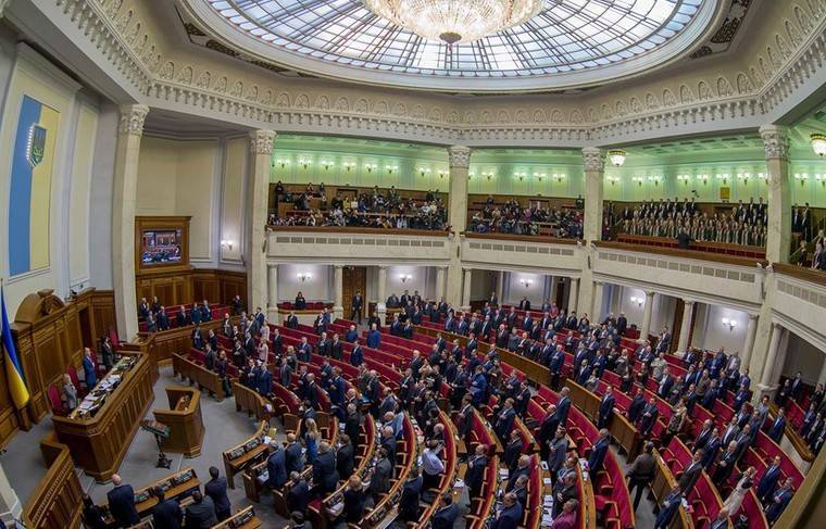 Украинские депутаты решили принять законы о социальной защите медиков