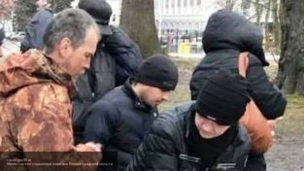Двоих подравшихся в Петербурге бомжей могут оштрафовать за нарушение режима самоизоляции