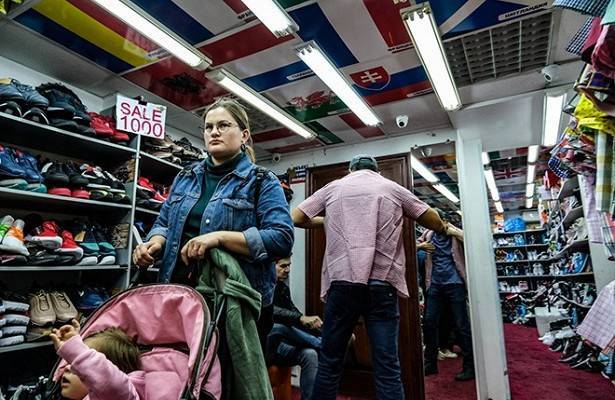 Продажи одежды в РФ рухнули на 90%