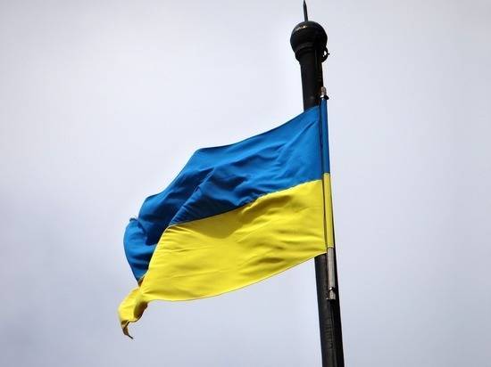 Радикалы учат молодежь любить Украину, обливая нечистотами: история отвратительного видео