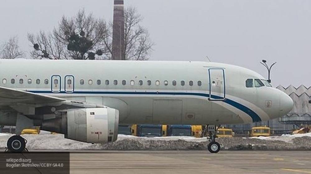 Летящий из Москвы в Уфу самолет подал сигнал тревоги диспетчерам