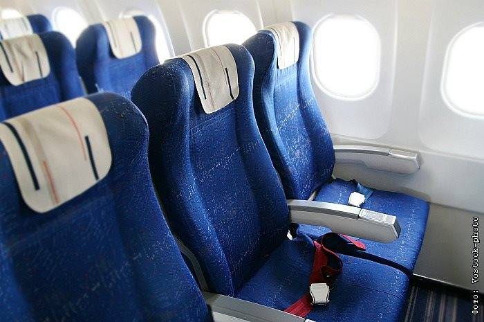 IATA выступила за маски на борту самолета, но против пустых кресел между пассажирами