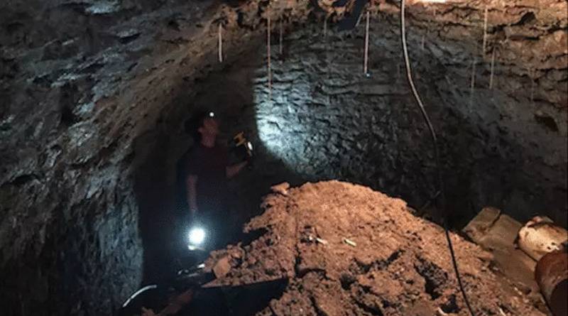 Мужчина на самоизоляции ремонтировал дом и нашел под ним секретную пещеру (фото)