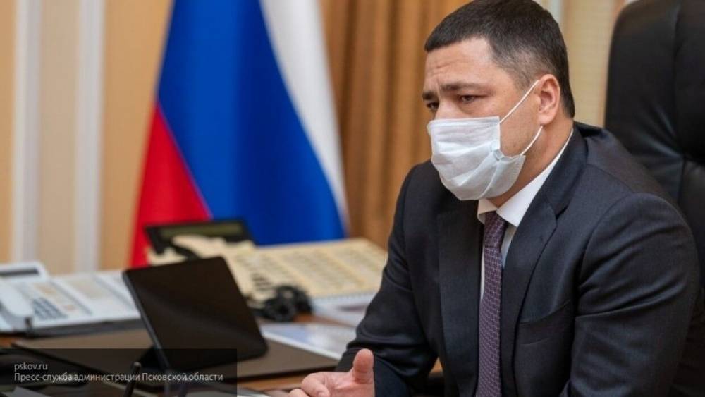 Глава Псковской области предложил обязать местных жителей носить перчатки