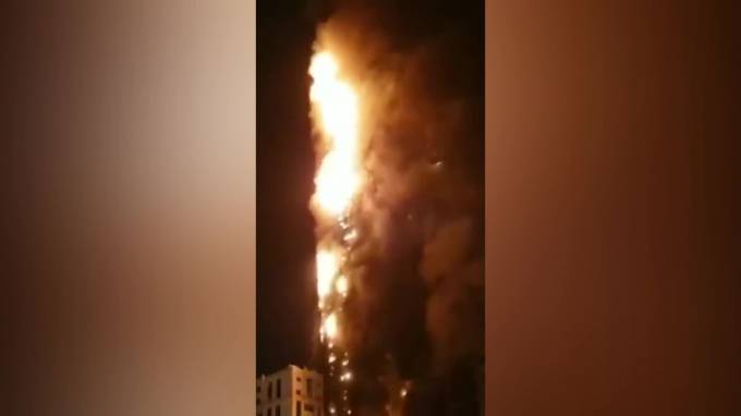 В городе Шарджа ОАЭ загорелся небоскреб - piter.tv - Самара - Эмираты