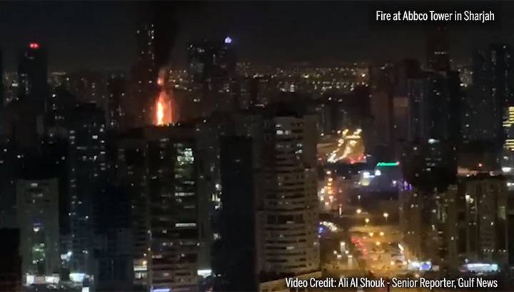 В Арабских Эмиратах загорелся небоскреб