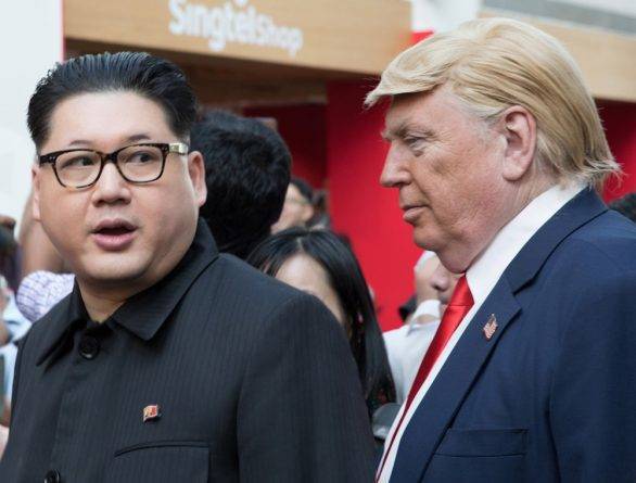 У Ким Чен Ына есть двойник? На новых фотографиях северокорейского лидера заметили странное пятно